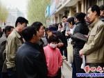 營口人才市場人員爆滿 網(wǎng)絡求職招聘形成新陣營