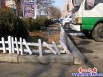 學府路北段沿線護欄破壞嚴重