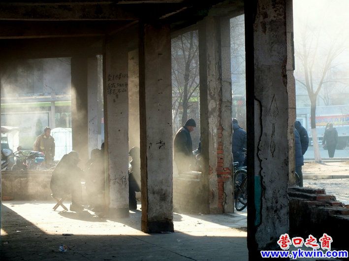 營口市：危樓里的打牌人
