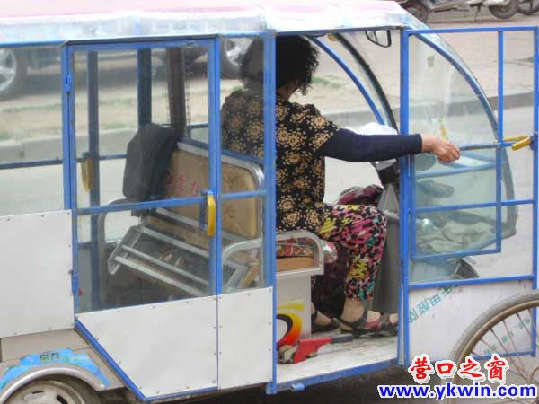 三輪車婦挑戰(zhàn)三輪車夫