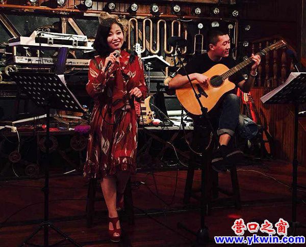 營口“小鄧麗君”用歌聲紀(jì)念偶像香逝21周年
