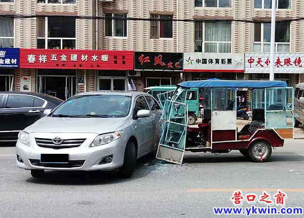 三輪車司機鐵頭撞碎風擋