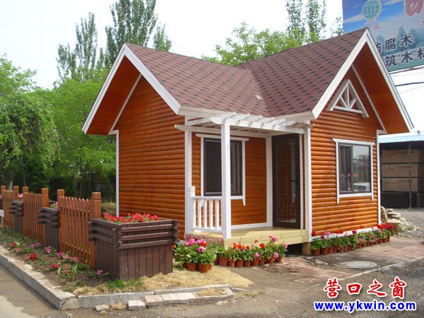 營口東外環路邊驚現漂亮的小木屋