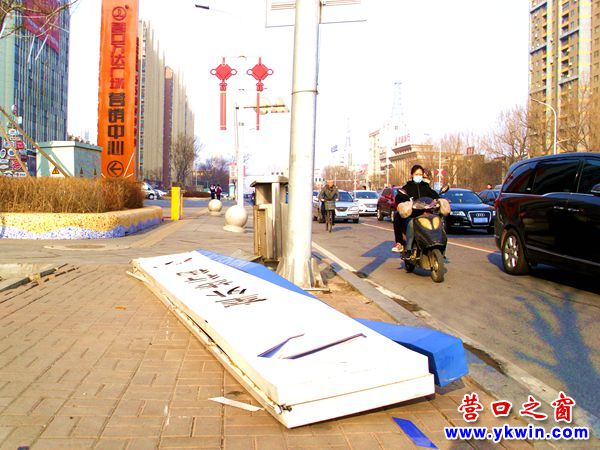 春姑娘兼做安檢員 建筑物不牢就推到