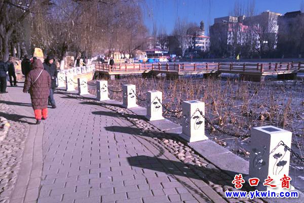 營(yíng)口楞嚴(yán)寺公園加裝荷花燈