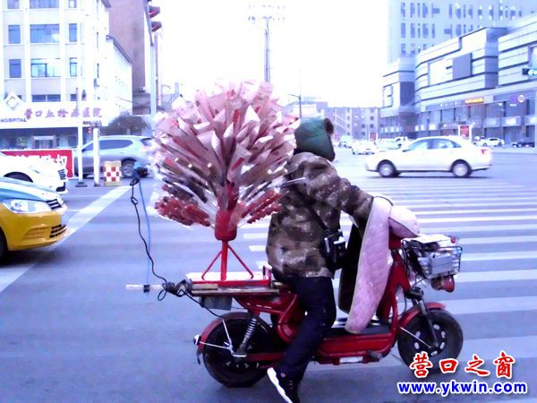 冬天，糖葫蘆又到了熱賣(mài)的季節(jié)