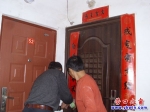 營口市民今年臘月二十八提前貼春聯