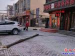 站前區：倒地線桿無人“攙扶” ？