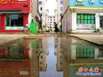 營(yíng)口市星光小區(qū)污水封堵南門一個(gè)月了
