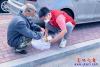 暖心！警車護送老人回家1